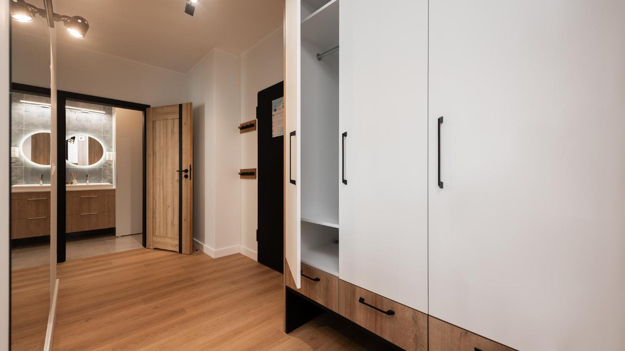 Flatbook - Center Doki Living Apartment